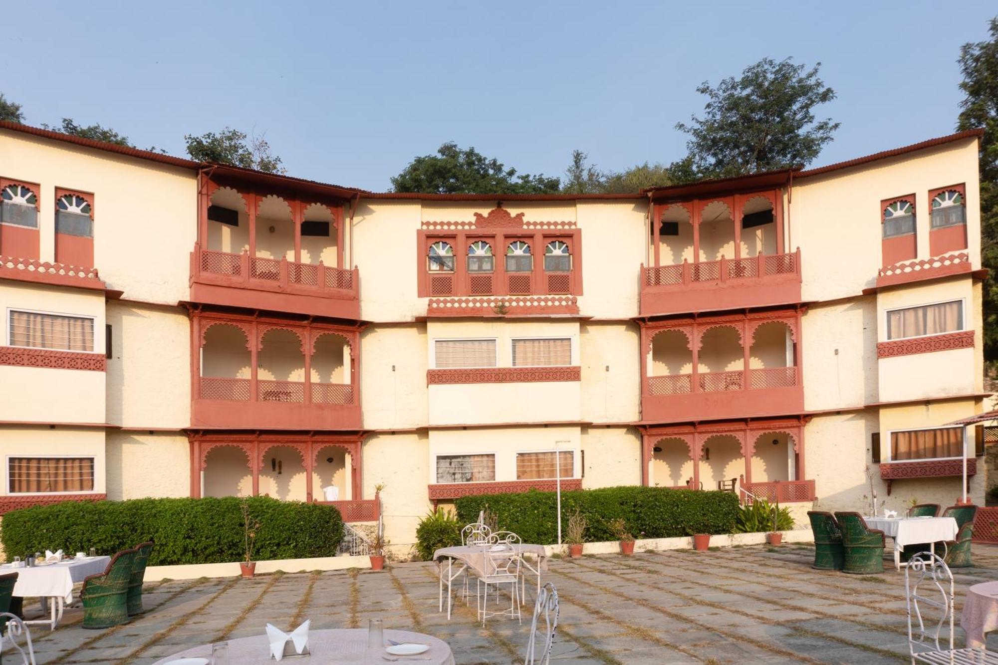 Treebo Kumbhal Castle, 2 Km From Kumbalgarh Fort Kumbhalgarh Exterior photo